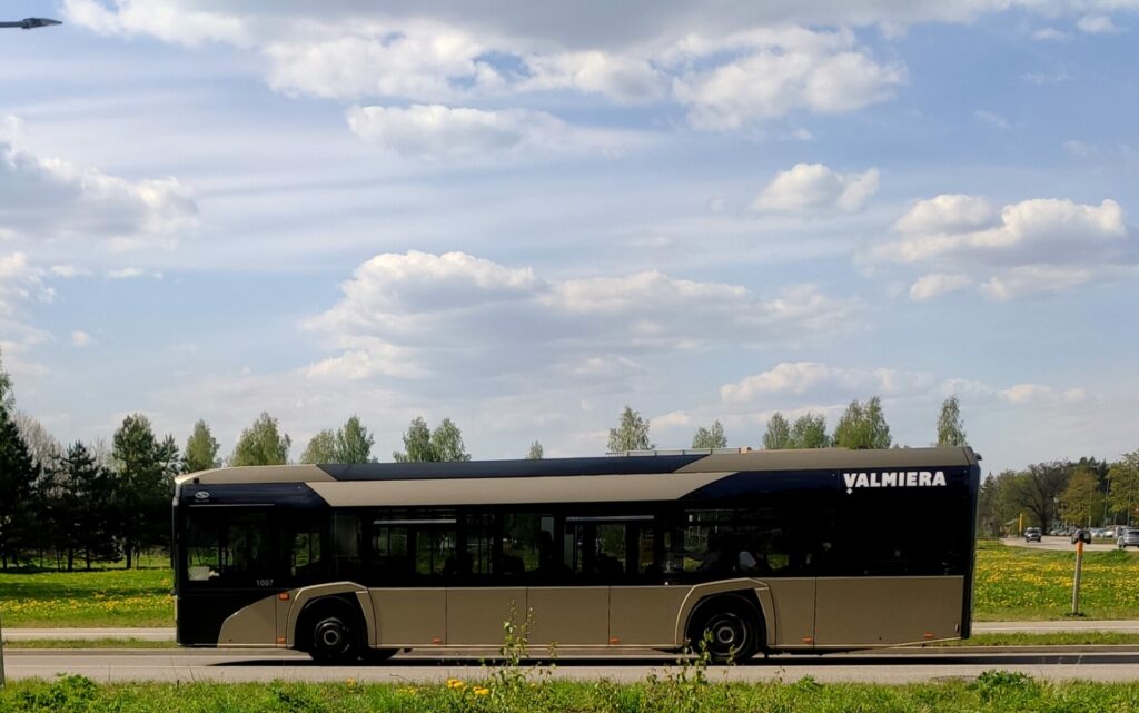 SIA “VTU Valmiera” informē, ka skolēnu vasaras brīvlaikā, no 1. jūnija līdz 31. augustam (ieskaitot), nekursēs Valmieras pilsētas 12. maršruta autobuss.