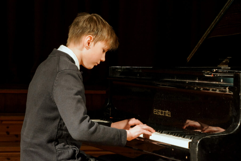 31.janvārī ikviens interesents aicināts Valmieras Kultūras centrā baudīt klaviermūziku – no plkst. 11.00 līdz 19.00 norisināsies pianistei Jautrītei Putniņai veltītais jauno pianistu konkurss.