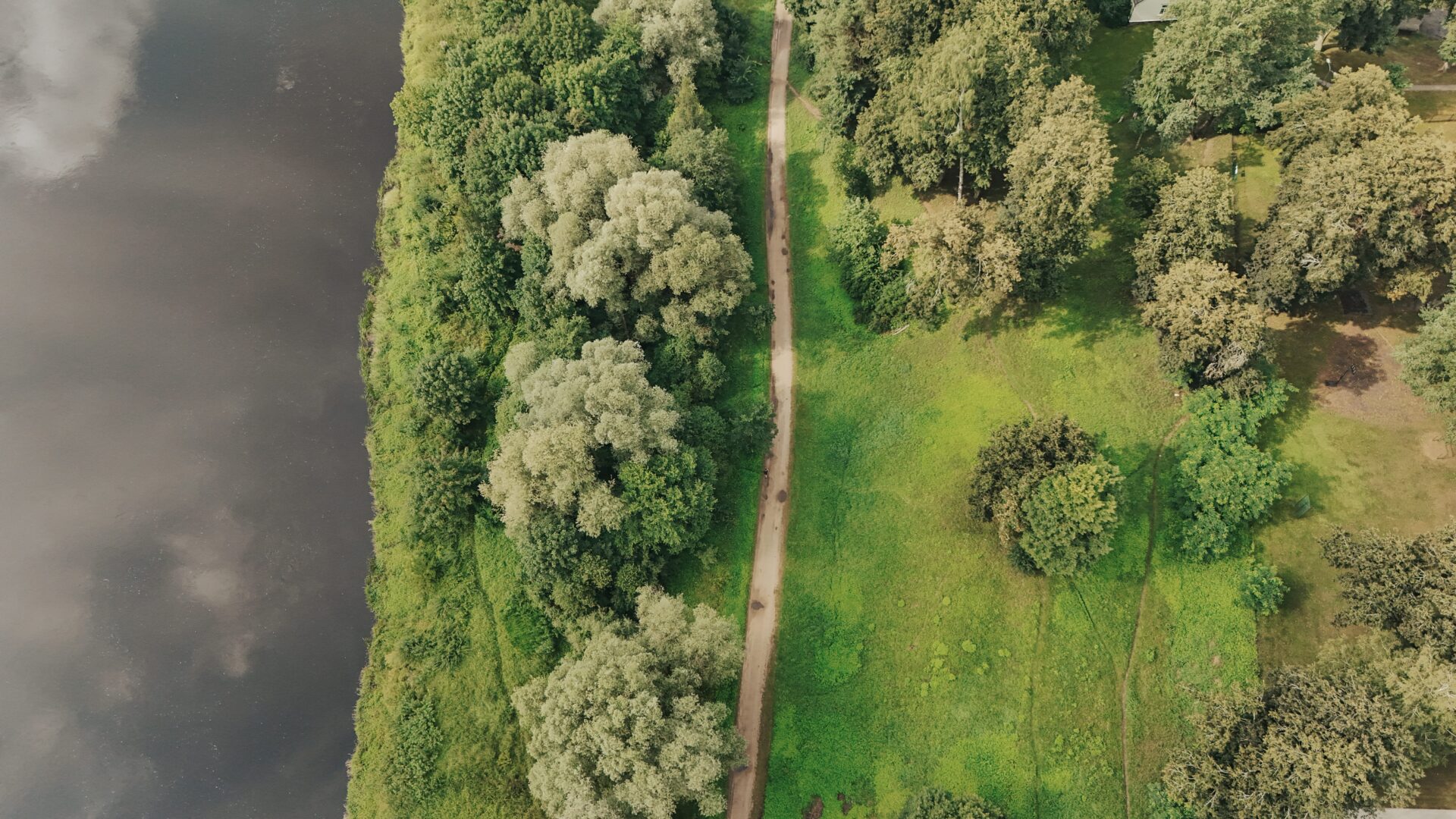 Gaujas krasta promenāde no Ziedu gravas līdz Gaujas ielai 7. Aero foto